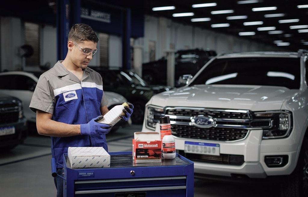Ford Ranger em manutenção
